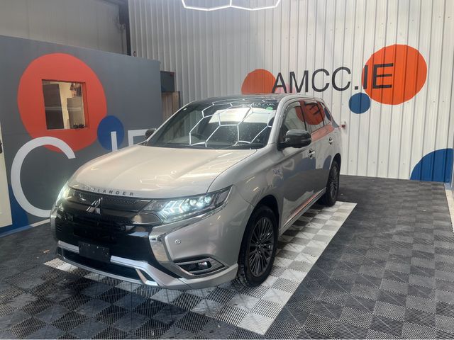 Image for 2019 Mitsubishi Outlander OUTLANDER 2.4 HYBRID / SUNROOF / 69k KMs / HEATED SEATS & WHEEL , REVERSE CAMERA , ADAPTIVE CRUISE & MORE