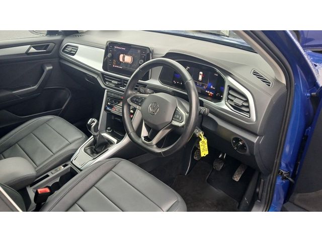 Image for 2024 Volkswagen T-Roc LIFE 2.0 TDI M6F 116HP **WINTER PACK, REAR VIEW CAMERA, APP CONNECT**