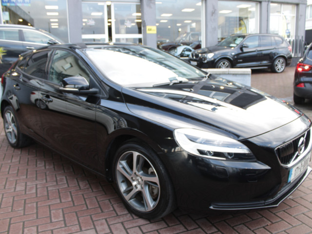 Image for 2017 Volvo V40 2.0D4 MOMENTUM 5DR HATCHBACK AUTO // 1 OWNER CAR WITH ONLY 36, 000 KMS // AS NEW CONDITION THROUGHOUT // BUY WITH CONFIDENCE AA AND SIMI APPROVED DEALER 2025 // FINANCE ARRANGED //