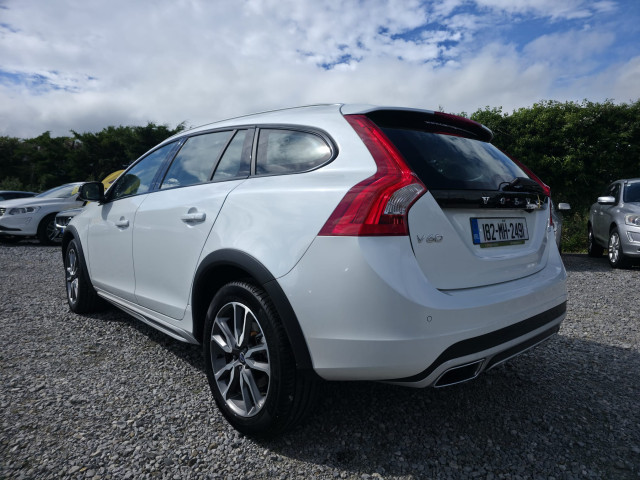 Image for 2018 Volvo V60 Cross Country 