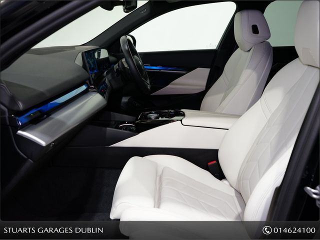 Image for 2026 BMW 5 Series *3 X PACKS AND PANORAMIC ROOF* PRO PACK, TECH PACK AND COMFORT PACK CARBON BLACK METALLIC, SMOKED WHITE VEGANZA INTERIOR
