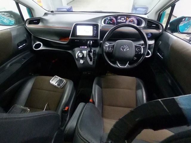 Image for 2021 Toyota Sienta 1.5 HYBRID 7 SEATER - BLACK/BROWN HALF LEATHER TRIM - FACTORY ALLOYS - CRUISE CONTROL - DUAL POWER SLIDING DOORS - PUSH BUTTON START/STOP