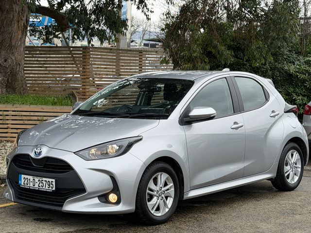 Image for 2023 Toyota Yaris apple carplay. rear camera