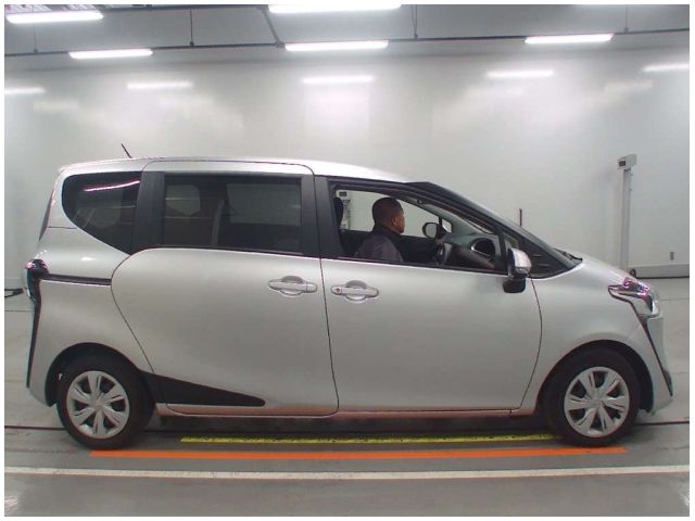 Image for 2019 Toyota Sienta 1.5