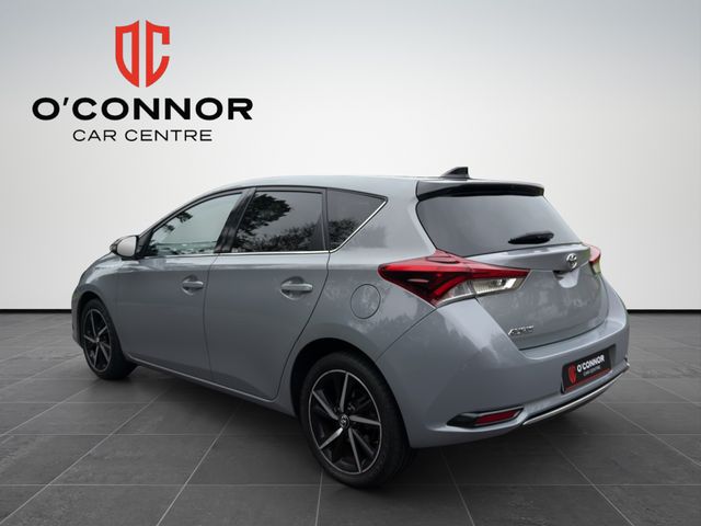 Image for 2018 Toyota Auris “Stylish Enough for the Weekend, Sensible Enough for Monday.”