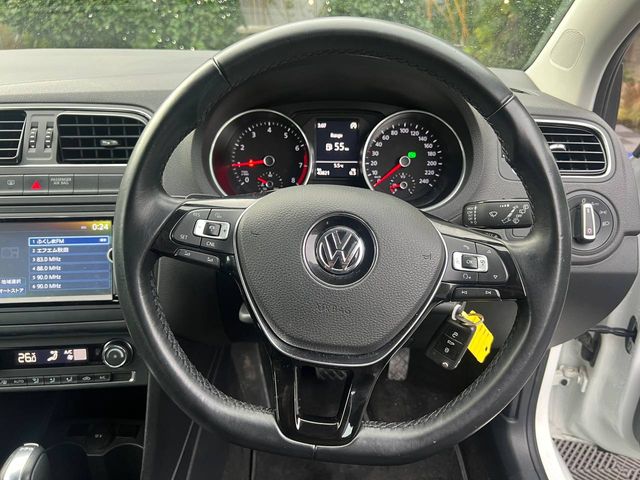 Image for 2016 Volkswagen Polo HIGHLINE 1.2 TSI AUTO // FULL SERVICE HISTORY // LEATHER/ALCANTARA HEATED SEATS // REVERSE CAMERA