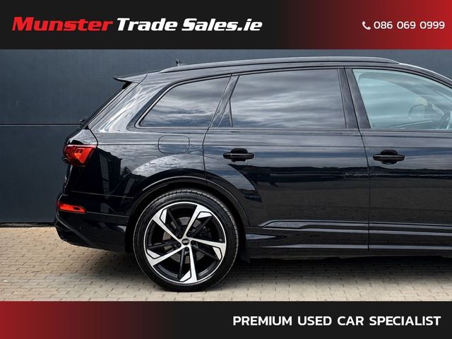 Image for 2022 Audi Q7 S-Line Black Edition 55 TFSI E
