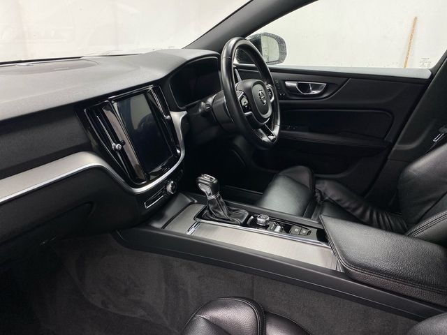 Image for 2019 Volvo S60 T5 (250hp) R-Design Auto