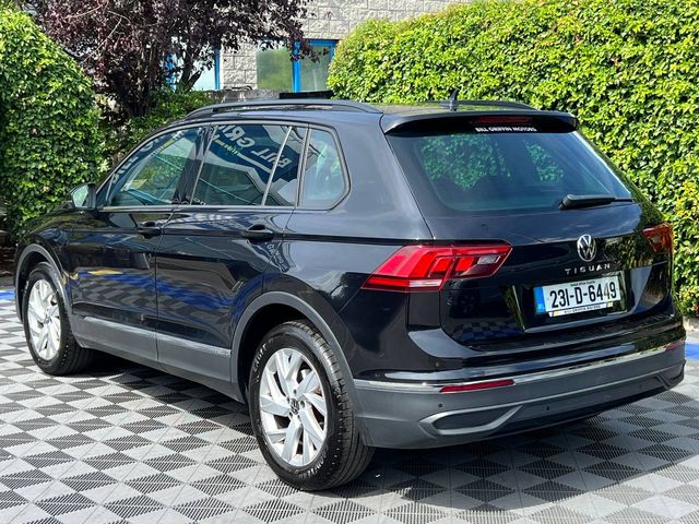 Image for 2023 Volkswagen Tiguan LIFE 2.0 TDI // APPLE CARPLAY/ANDROID AUTO // 18" ALLOYS // DUAL ZONE CLIMATE CONTROL