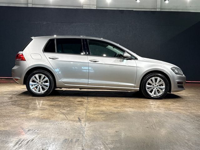 Image for 2017 Volkswagen Golf 1.2 AUTOMATIC TSI COMFORT LINE - FACTORY ALLOYS - CRUISE CONTROL - MULTI FUNCTION STEERING WHEEL - HEATING / AC CONTROLS - REVERSE CAMERA 