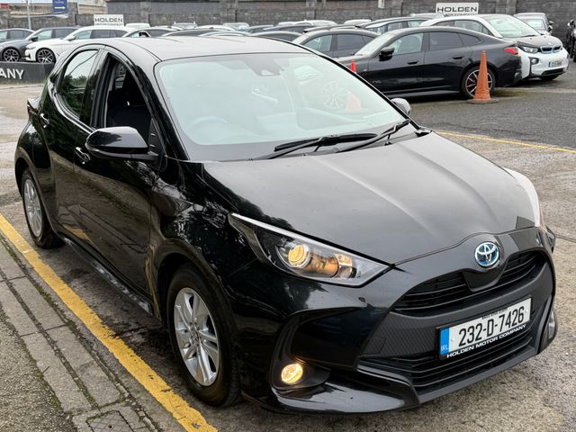 Image for 2023 Toyota Yaris apple carplay. rear camera