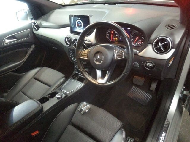 Image for 2018 Mercedes-Benz B Class 1.6 AUTOMATIC - FACTORY ALLOYS - HALF BLACK LEATHER - CRUISE CONTROL - REAR CAMERA
