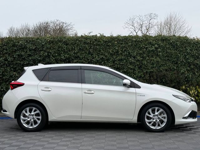 Image for 2016 Toyota Auris 1.5 HYBRID // HALF LEATHER SEATS // BRAND NEW NCT // REVERSE CAMERA