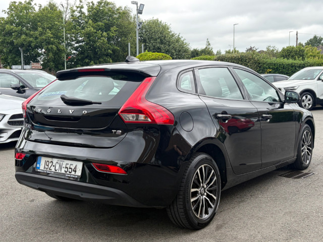 Image for 2019 Volvo V40 T2 Momentum 1.5 Petrol 122BHP 5DR