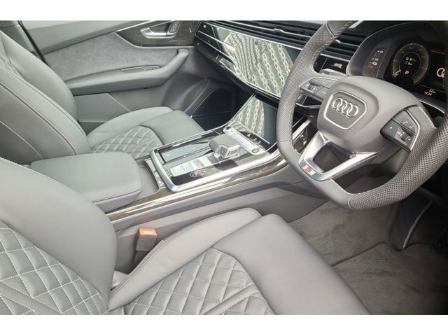 Image for 2025 Audi Q7 60 TFSIE Q COMP 490PS*PAN ROOF*BLACK ED*PARKING PLUS*