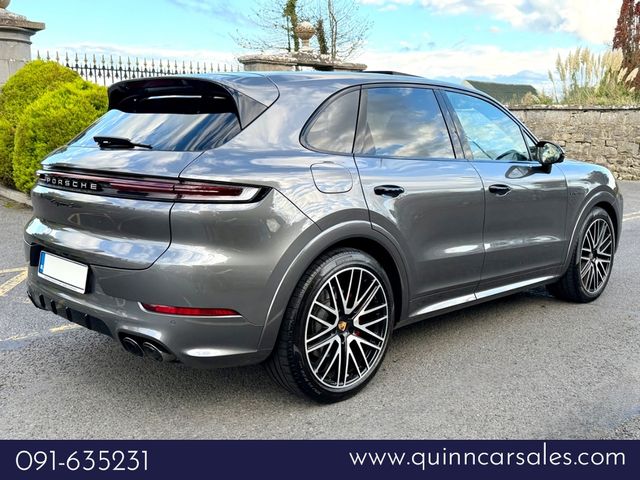 Image for 2024 Porsche Cayenne S 3.0 V6 E-HYBRID 519 BHP==HUGE SPEC==