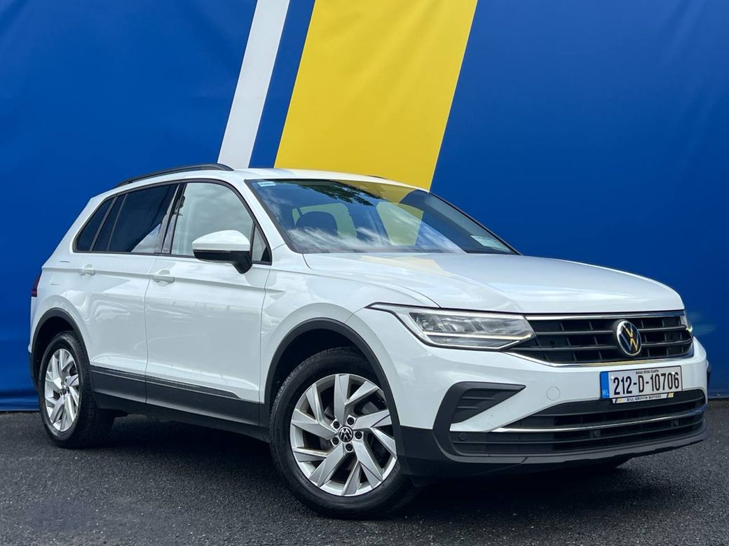 Image for 2021 Volkswagen Tiguan LIFE 2.0 TDI // REVERSE CAMERA // APPLE CARPLAY/ANDROID AUTO // DUAL ZONE CLIMATE CONTROL