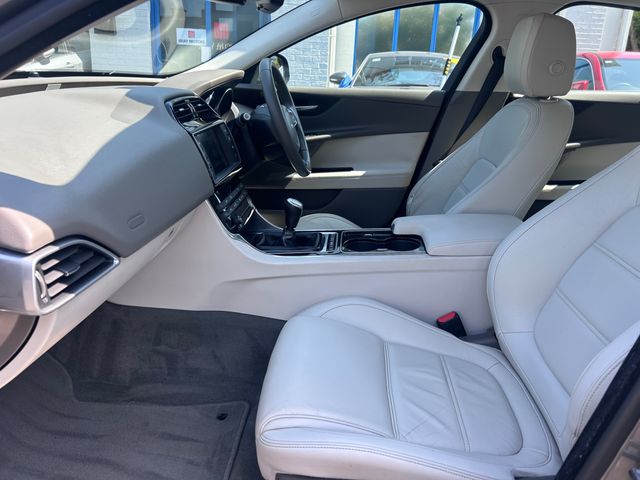 Image for 2016 Jaguar XE 2016 JAGUAR XE 2.0d PRESTIGE MANUAL