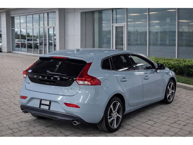 Image for 2018 Volvo V40 2.0 D4 MOMENTUM AUTOMATIC **TOP SPEC / 17" ALLOYS / ADAPTIVE CRUISE CONTROL / BLIND SPOT ASSIST / ELECTRIC & MEMORY FRONT SEATS / HALF LEATHER / HEATED FRONT SEATS / LED HEADLIGHTS / REVERSE CAMERA**