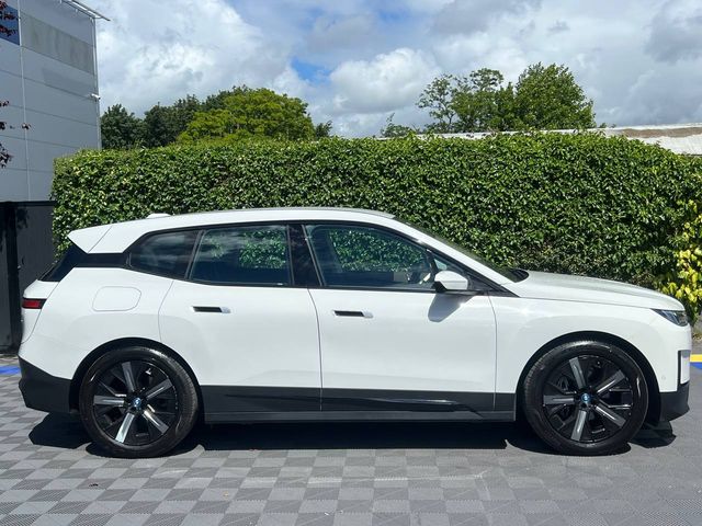 Image for 2022 BMW iX SPORT XDRIVE40 76.6KWH ** HIGH SPEC ** // LOW MILEAGE // HAMRAN/KARDON // 360 PARKING CAMERAS 