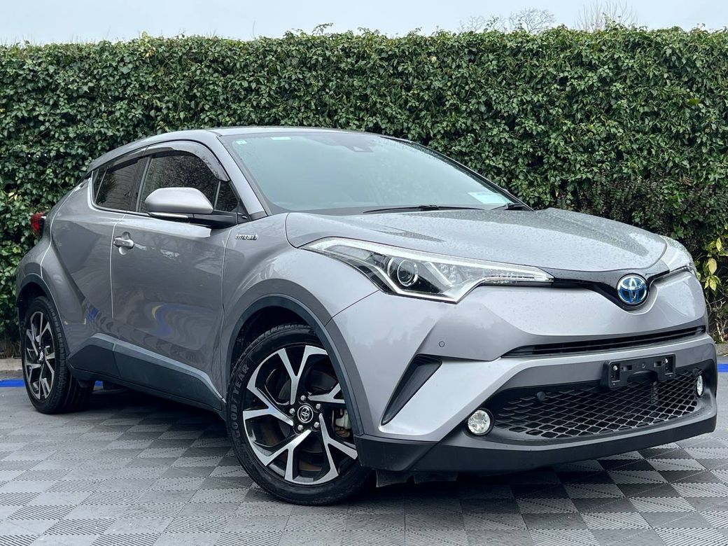 Image for 2017 Toyota C-HR 1.8 HYBRID // HALF LEATHER HEATED SEATS // ADAPTIVE CRUISE CONTROL // REVERSE CAMERA