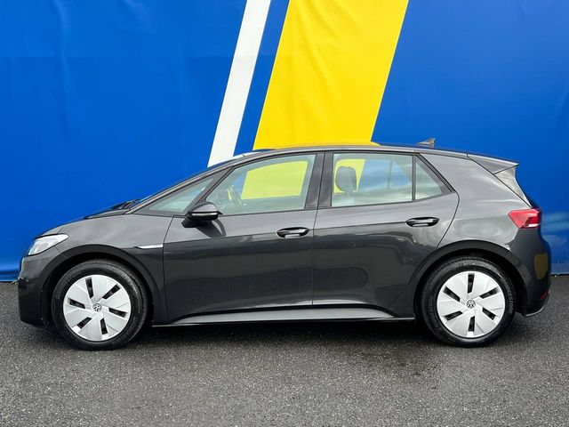 Image for 2021 Volkswagen ID.3 LIFE 58KWH // HEATED SEATS // APPLE CARPLAY/ANDROID AUTO // DUAL ZONE CLIMATE CONTROL