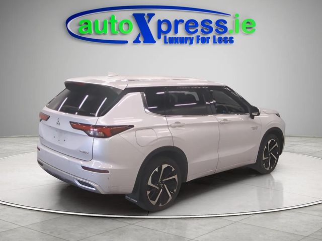 Image for 2023 Mitsubishi Outlander 4WD PHEV Low mileage, Reversing camera