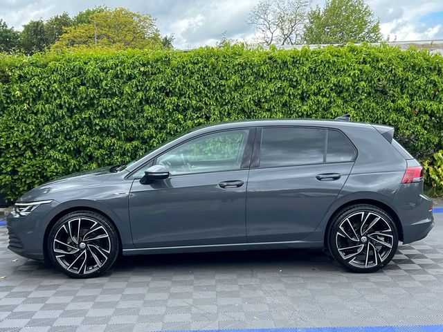 Image for 2023 Volkswagen Golf R-LINE PACK 1.0 TSI HYBRID // NEW 19" R-LINE ALLOYS // DIGITAL CLUSTER // ADAPTIVE CRUISE CONTROL