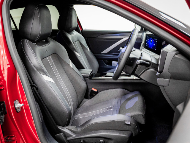 Image for 2024 Opel Astra GS 54kWh 155HP