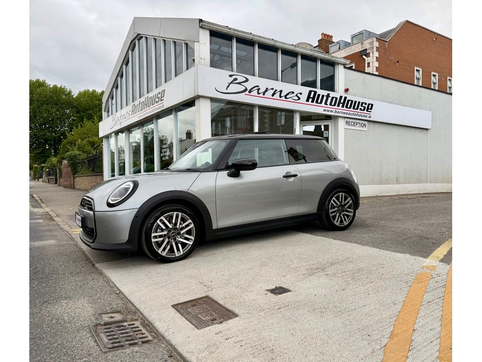 Image for 2024 Mini Hatch *MASSIVE SPEC* COOPER 1.5T AUTO 3DR *PAN ROOF*