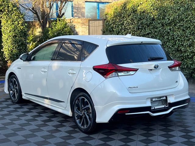 Image for 2016 Toyota Auris 1.8 HYBRID MODELLISTA PACK // 17" DIAMOND CUT ALLOYS // HEATED SEATS // REVERSE CAMERA