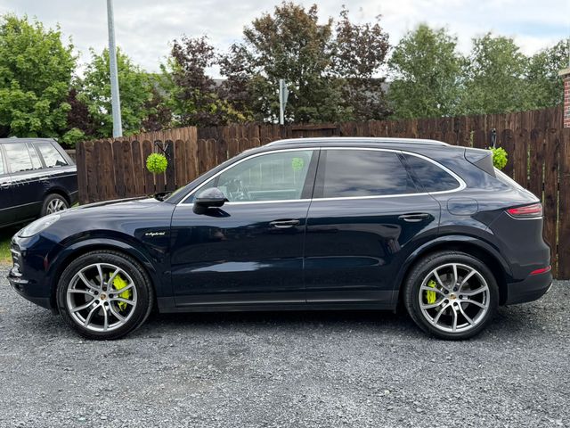 Image for 2022 Porsche Cayenne V6 E-HYBRID - FULL PORSCHE HISTORY 