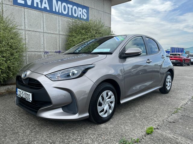 Image for 2022 Toyota Yaris X HYBRID AUTOMATIC 1.5 PETROL //KEYLESS ENTRY//ADAPTIVE CRUISE CONTROL//REVERSE CAMERA//