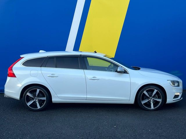 Image for 2017 Volvo V60 D4 R-DESIGN 2.0 D // TILT & SLIDE OPENING PAN ROOF // FULL SERVICE HISTORY // LEATHER POWERED HEATED SEATS