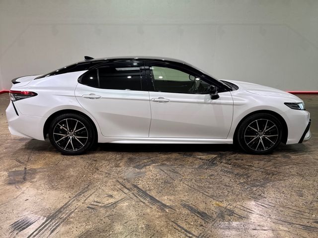 Image for 2023 Toyota Camry 2.5 HYBRID AUTOMATIC WS EDITION - WHITE/BLACK TWO TONE - HALF BLACK LEATHER - UPGRADED ALLOYS - LED AUTO HEADLIGHTS - BLIND SPOT MONITORING - REAR CAMERA