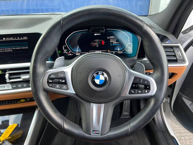 Image for 2020 BMW 3 Series 330e M-SPORT COMPETITION 2.0 HYBRID // VERY LOW MILEAGE // DIGITAL CLUSTER // LEATHER HEATED & POWERED M-SPORT SEATS