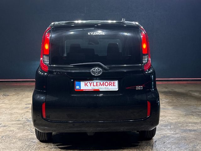 Image for 2023 Toyota Sienta 1.5 HYBRID AUTOMATIC 7 SEATER - POWER SLIDING DOORS - PUSH BUTTON STOP/START - CRUISE CONTROL - BLIND SPOT MONITORING - REAR CAMERA