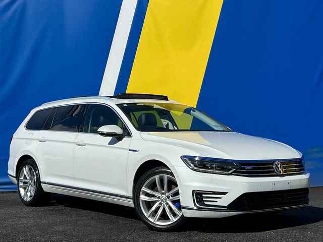 Image for 2017 Volkswagen Passat GTE VARIANT 1.4 HYBRID ** HUGE SPEC ** // TILT & SLIDE OPENING PAN ROOF // DRIVER MASSAGE SEAT // FULL SERVICE HISTORY