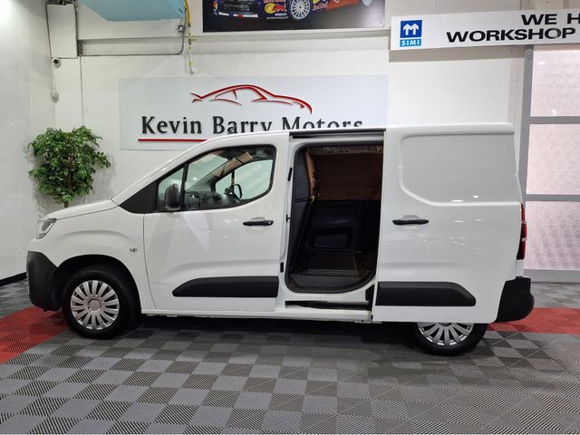 Image for 2021 Citroen Berlingo 1.5 BLUEHDi LX (3 SEATER) 75BHP 650 5 SPEED MANUAL **ORIGINAL IRISH VAN / VERY LOW MILEAGE / BLUETOOTH INTEGRATION / METAL BULKHEAD / CRUISE CONTROL / KMH SPEEDOMETER / SLIDING SIDE DOOR / NEW DOE**