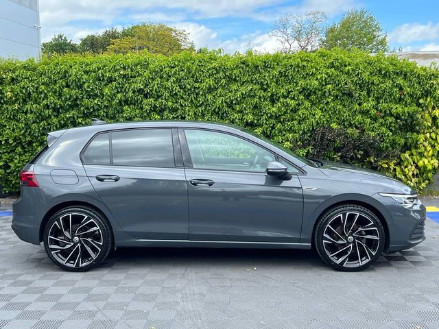 Image for 2023 Volkswagen Golf R-LINE PACK 1.0 TSI HYBRID // NEW 19" R-LINE ALLOYS // DIGITAL CLUSTER // ADAPTIVE CRUISE CONTROL