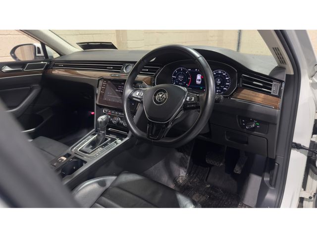 Image for 2019 Volkswagen Passat 2.0 TDI R-Line HIGHLINE HUGH SPEC!