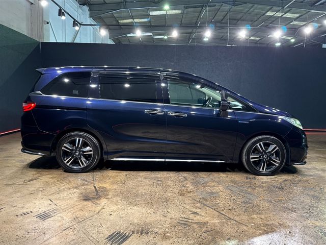 Image for 2016 Honda Odyssey 2.0 HYBRID AUTOMATIC 8 SEATER - FACTORY ALLOYS - BLACK LEATHER UPHOLSTERY - HEATED SEATS - POWER SLIDING DOORS - 360 CAMERA