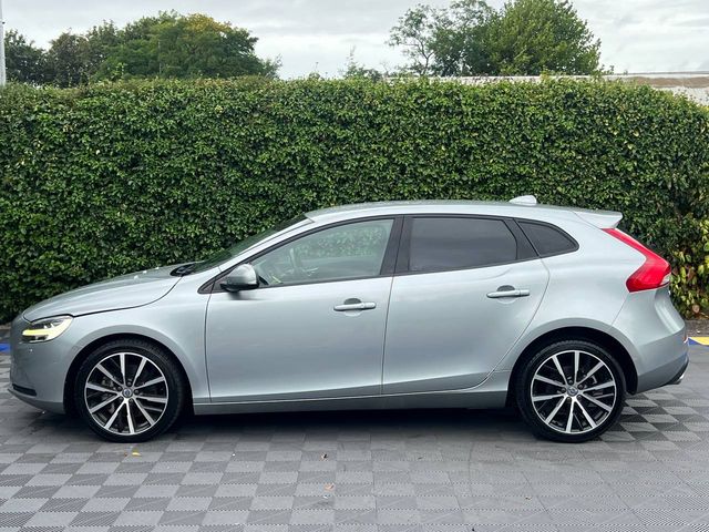 Image for 2018 Volvo V40 D4 AUTO DYNAMIC EDITION 2.0 D // HEATED SEATS // ADAPTIVE CRUISE CONTROL // REVERSE CAMERA 