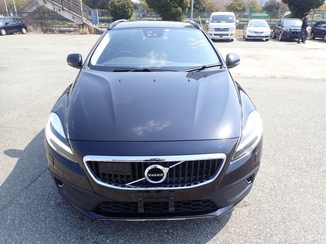 Image for 2018 Volvo V40 Cross Country 2.0 D4 CROSS COUNTRY SE LUXURY DIESEL 190 BHP AUTOMATIC // FULL LEATHER ELECTRIC SEATS // REVERSING CAMERA // CRUISE CONTROL // LANE ASSIST // COLLISION WARNING SYSTEM // TOP SPEC