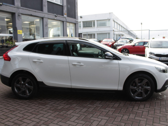 Image for 2016 Volvo V40 Cross Country 
