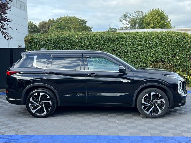 Image for 2022 Mitsubishi Outlander 7-SEATER 2.4 HYBRID AUTO // FULL SERVICE HISTORY // MASSAGE SEATS // HEADS-UP DISPLAY
