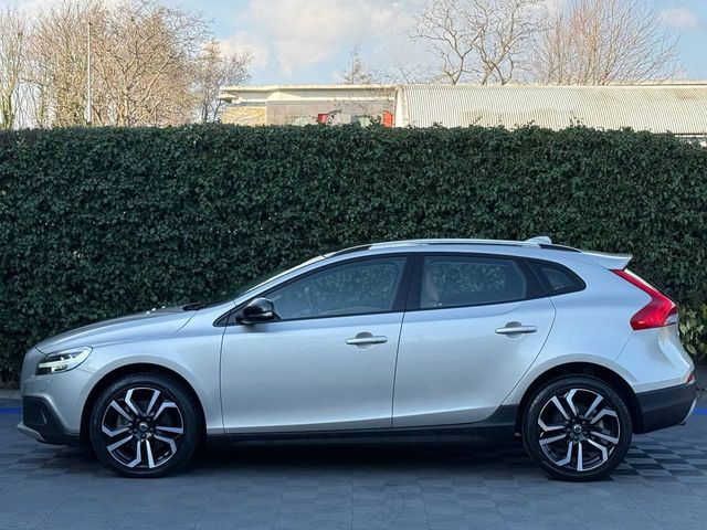 Image for 2019 Volvo V40 D4 CROSS COUNTRY 2.0 D // PAN ROOF // VERY LOW MILEAGE // LEATHER POWERED & HEATED SEATS // BLUETOOTH MUSIC 