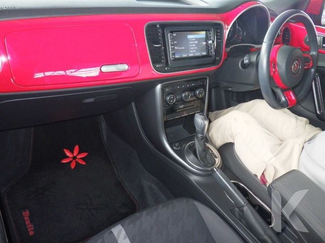 Image for 2019 Volkswagen Beetle DESIGN EDITION - COLOUR CODED INTERIOR - FACTORY ALLOYS