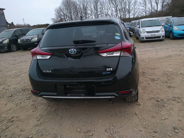 Image for 2016 Toyota Auris Hybrid 