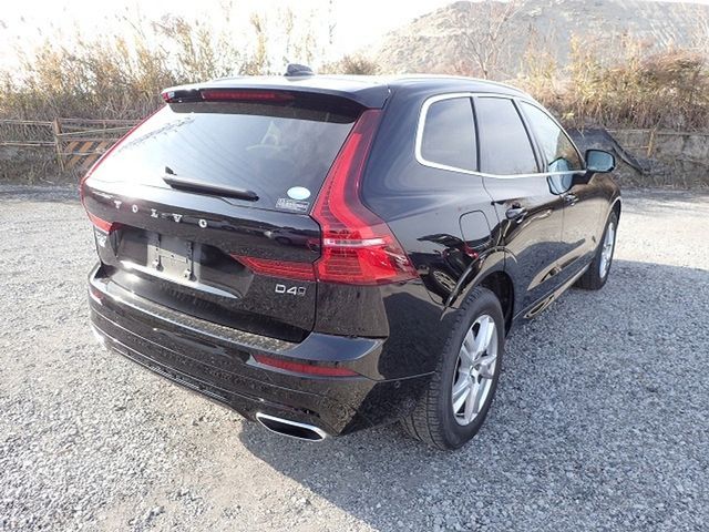 Image for 2018 Volvo XC60 2.0 D4 MOMENTUM PLUS DIESEL AUTOMATIC **PAN ROOF** // MASSIVE SPEC // HALF LEATHER // APPLE CARPLAY // PRO MEDIA // REVERSING CAMERA // CRUISE CONTROL // LANE ASSIST // COLLISION WARNING SYSTEM